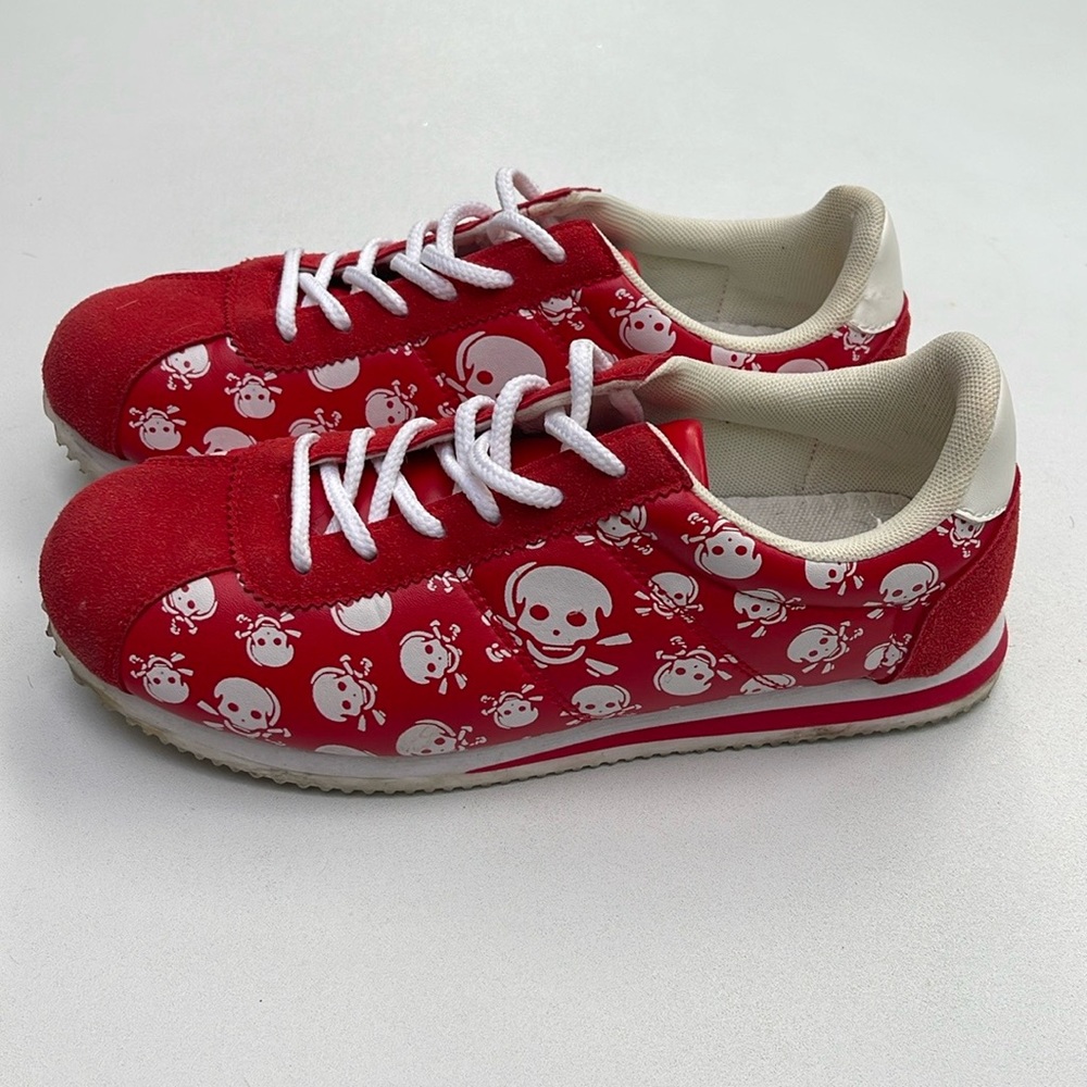 Red Skull Pattern Women's Sneakers - Picture 12 of 16